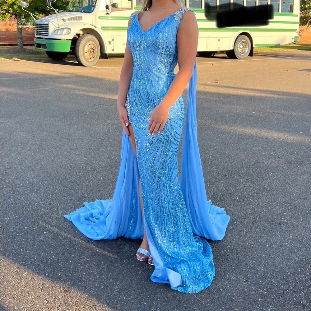 MIA BELLA HOMECOMING AND PAGEANT DRESS. Size 4